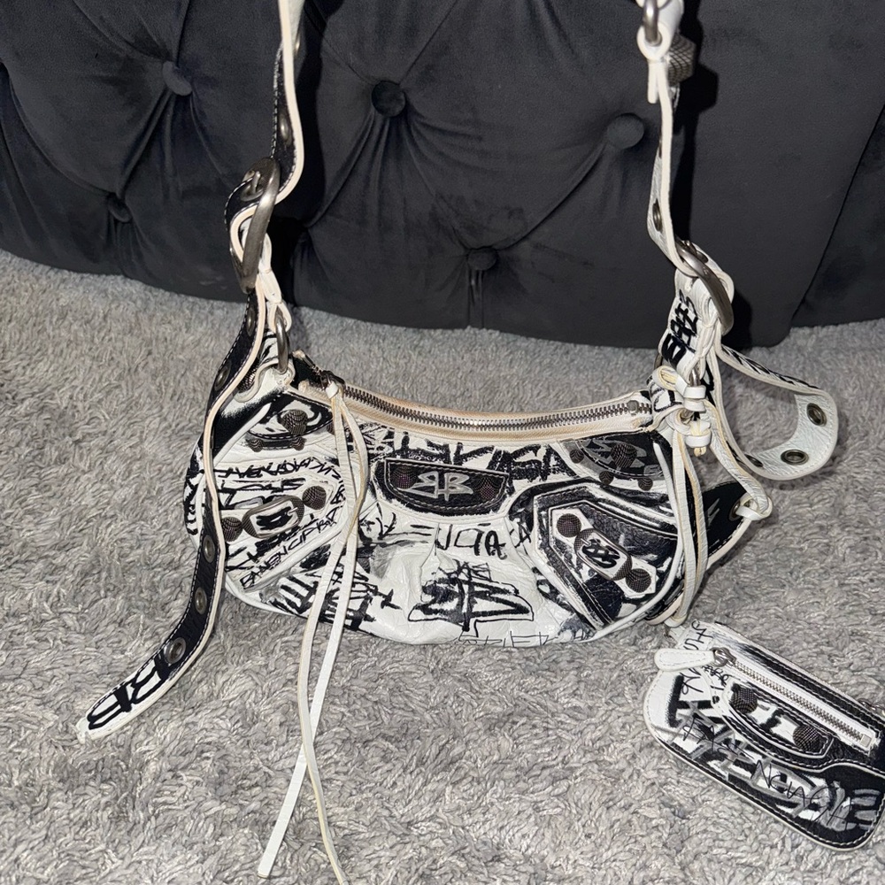 Balenciaga Le Cagole Graffiti Giant Studs Shoulder Bag Leather XS - Picture 5 of 5